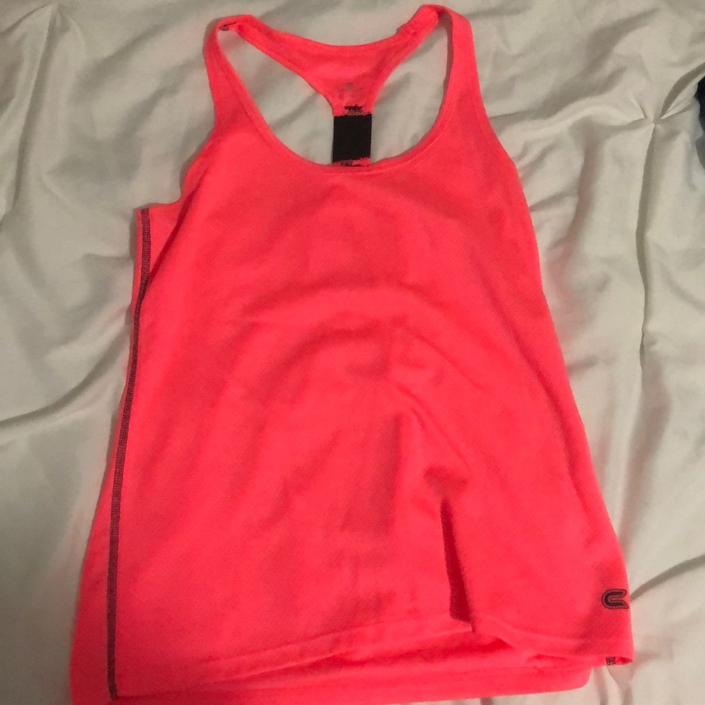 Women’s Colosseum pink workout shirt.